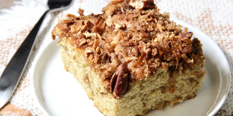 Delicious pecan upside-down cake topped with caramelized pecans.