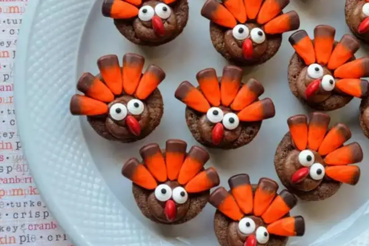 Cute and festive Thanksgiving cookie turkeys made with Oreos, peanut butter cups, and candy corn.